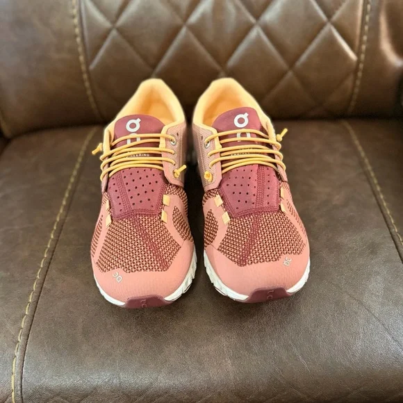 On Cloud 2.0 Swiss Engineering Running Shoes - Picture 1 of 8